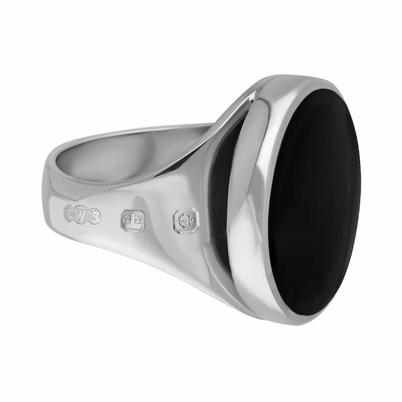 18ct White Gold Whitby Jet Queen's Jubilee Hallmark Small Round Ring D