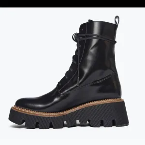 Billie Lug Sole Lace Up Boot In Black