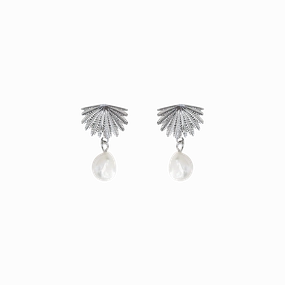 Boh Runga - Fan Tail Pearl Studs