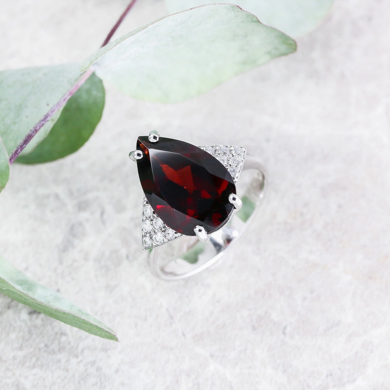 Ponte Vecchio 18ct White Gold 6.70ct Garnet Diamond Ring