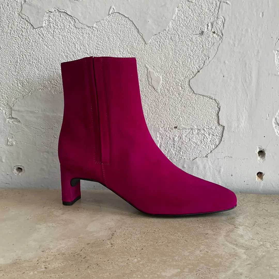 Unisa Lister Fuscia Kid Suede