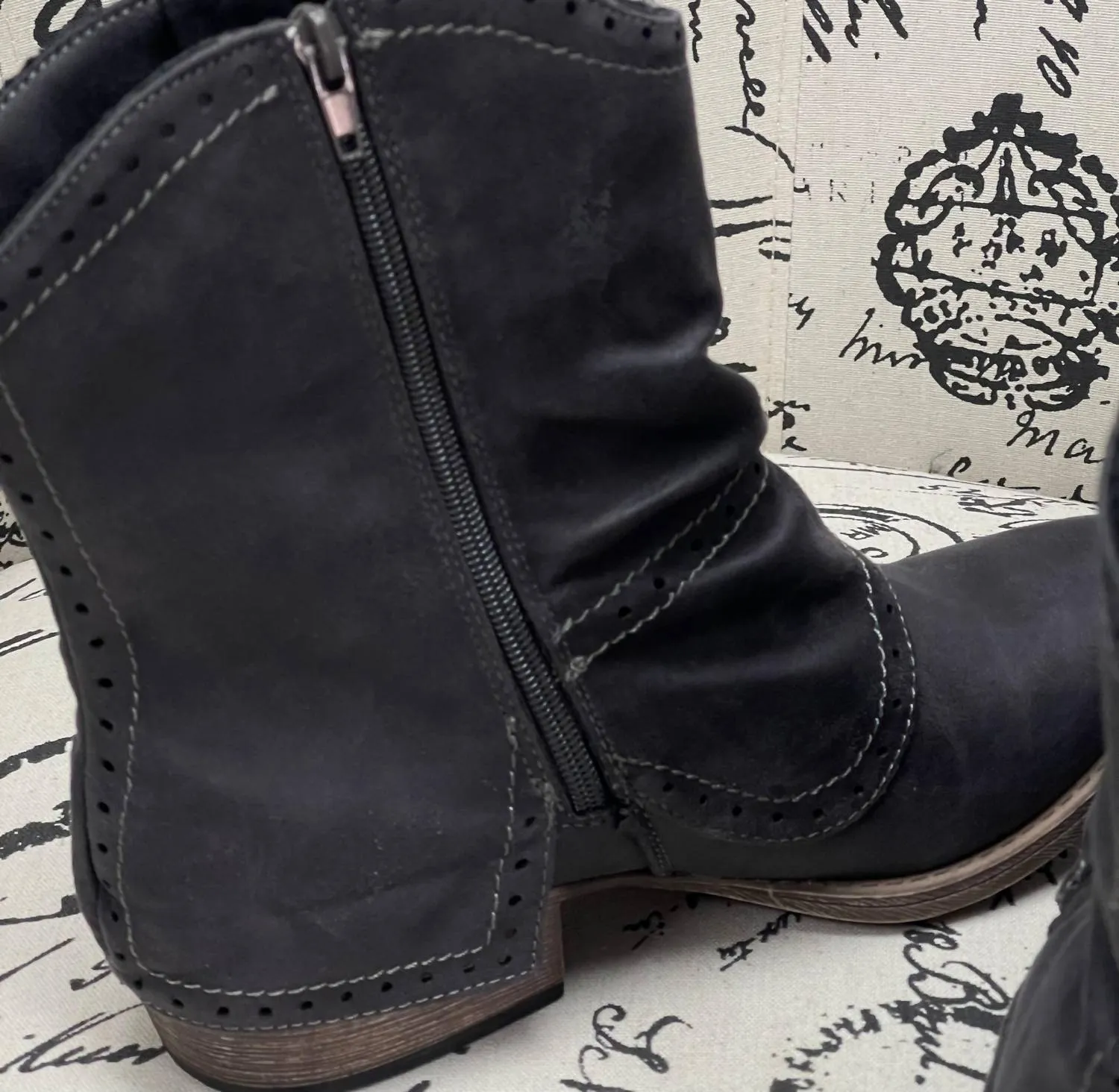 Women B Don Boots In Black